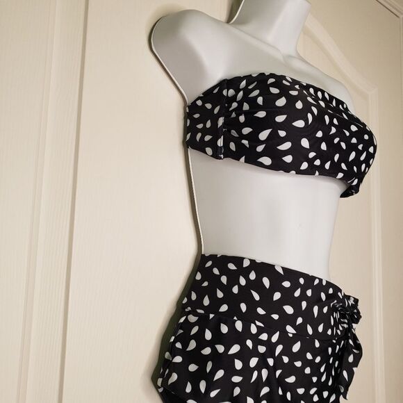 Bikini - Picture 3 of 4